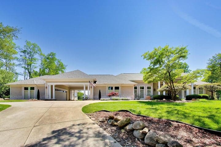 1920 High Mdw S, Niles, MI 49120