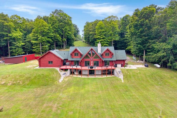 302 E Kott Road, Manistee, MI 49660