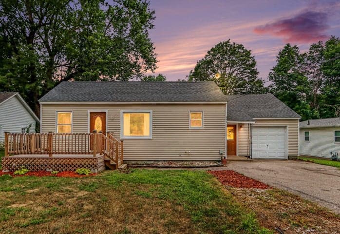 888 Riverview Drive, Plainwell, MI 49080