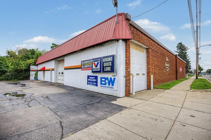 37 W Carleton Road, Hillsdale, MI 49242