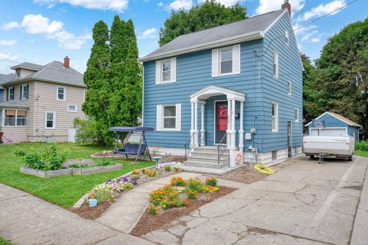 227 N Bowen Street, Jackson, MI 49202