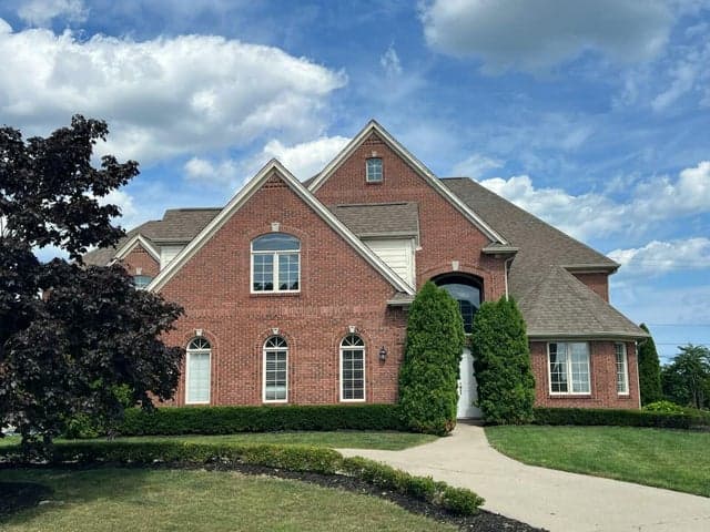 35 Sand Bar Lane, Detroit, MI 48214
