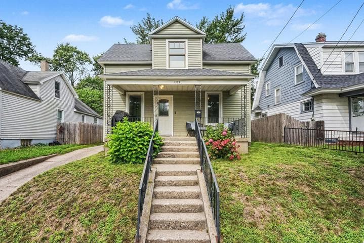 1355 Valley NW, Grand Rapids, MI 49504