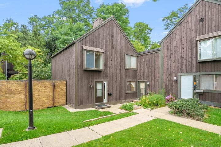 238 Falkirk Court, Kalamazoo, MI 49006