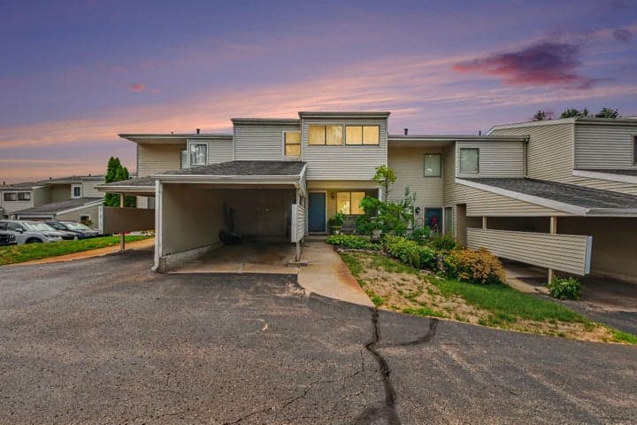 6254 Architrave Drive SE, Grand Rapids, MI 49546