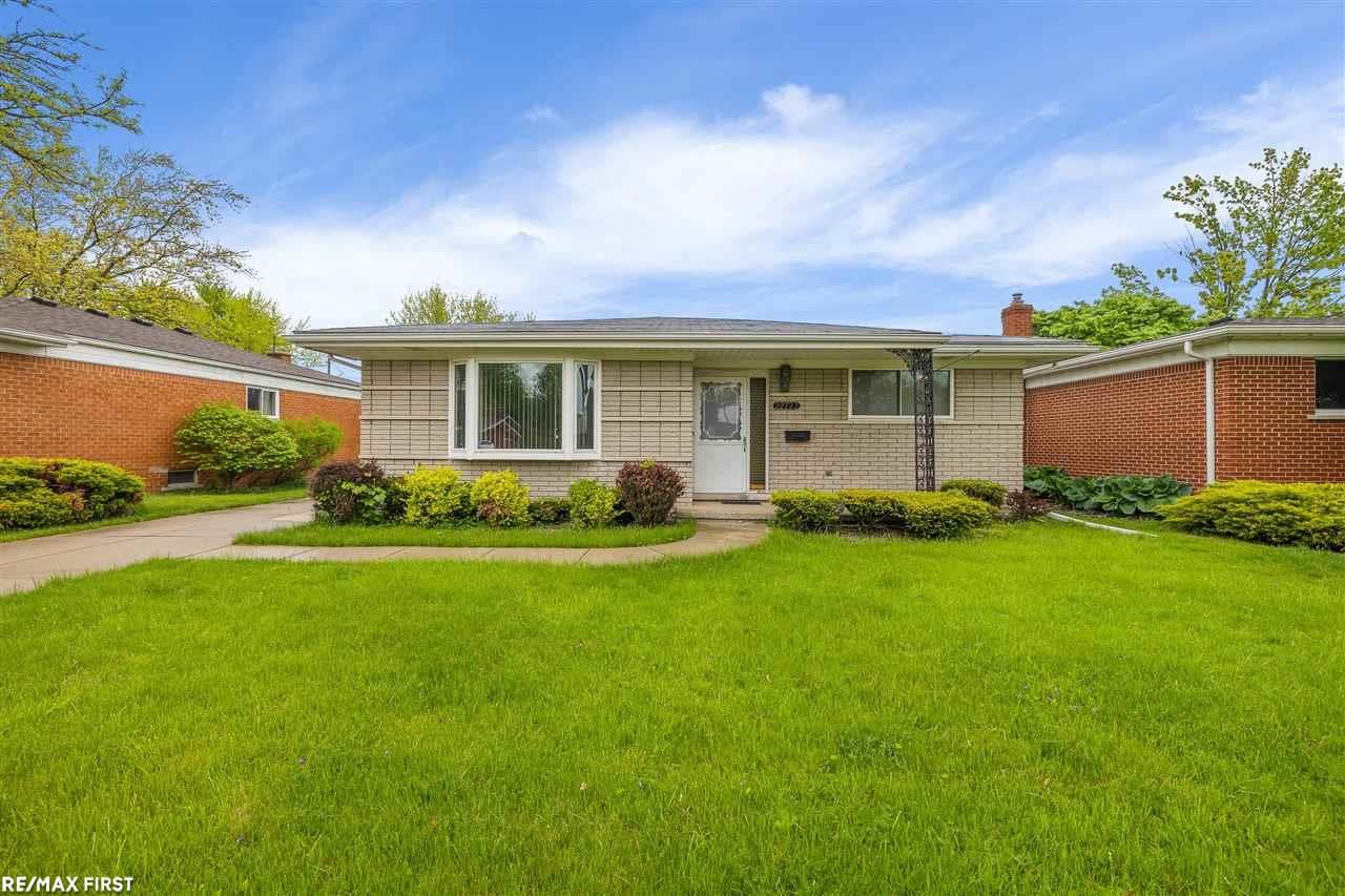 22723 Liberty St, Saint Clair Shores, MI 48080