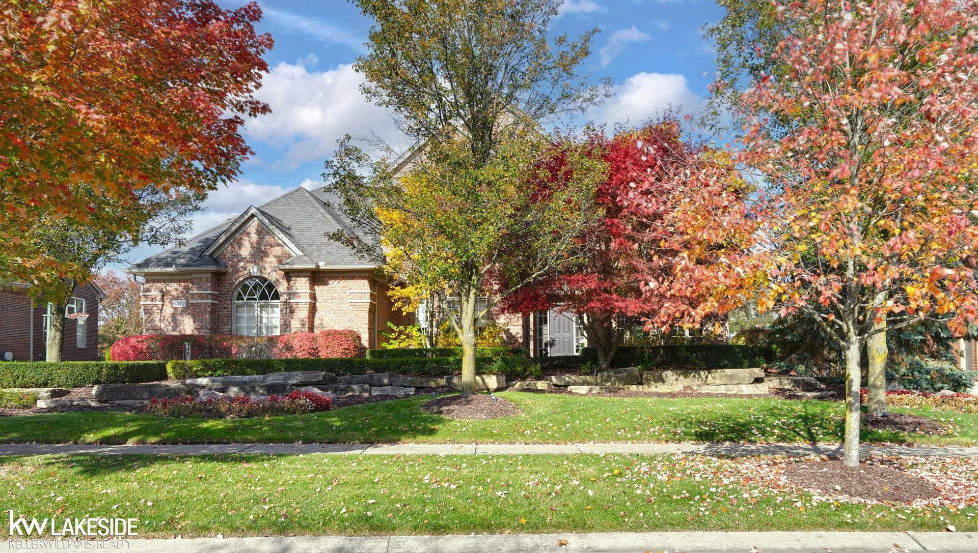 2527 Parkway Court, Shelby Twp, MI 48316