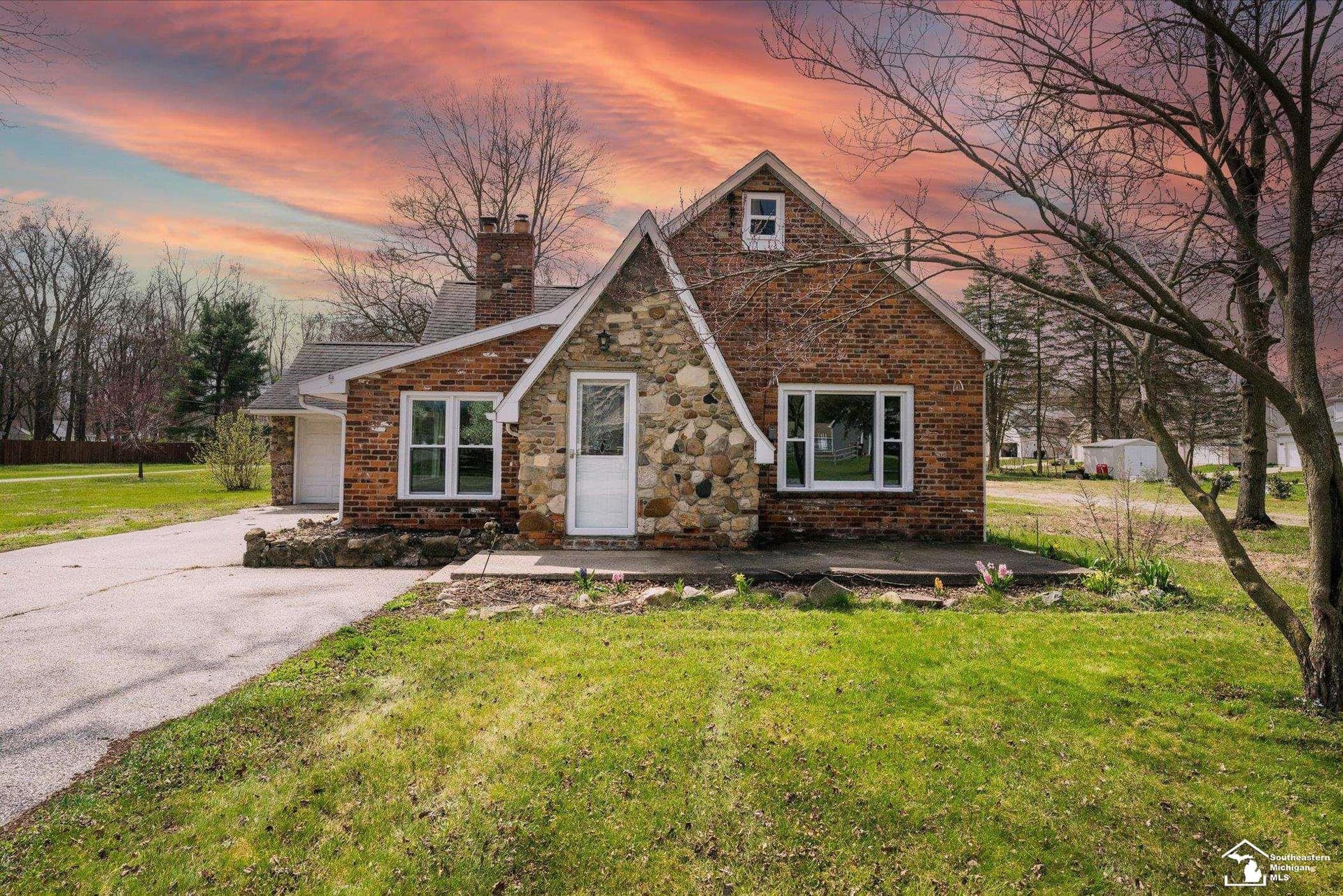8303 Summerfield, Lambertville, MI 48144