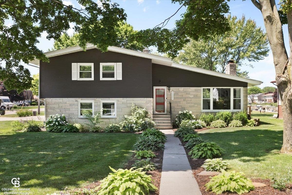 2425 Riverwood Drive, Port Huron, MI 48060