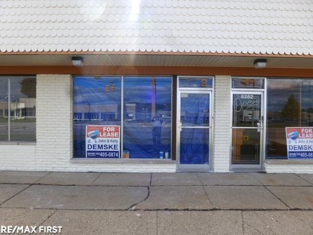 8306 12 MILE Road, Warren, MI 48093
