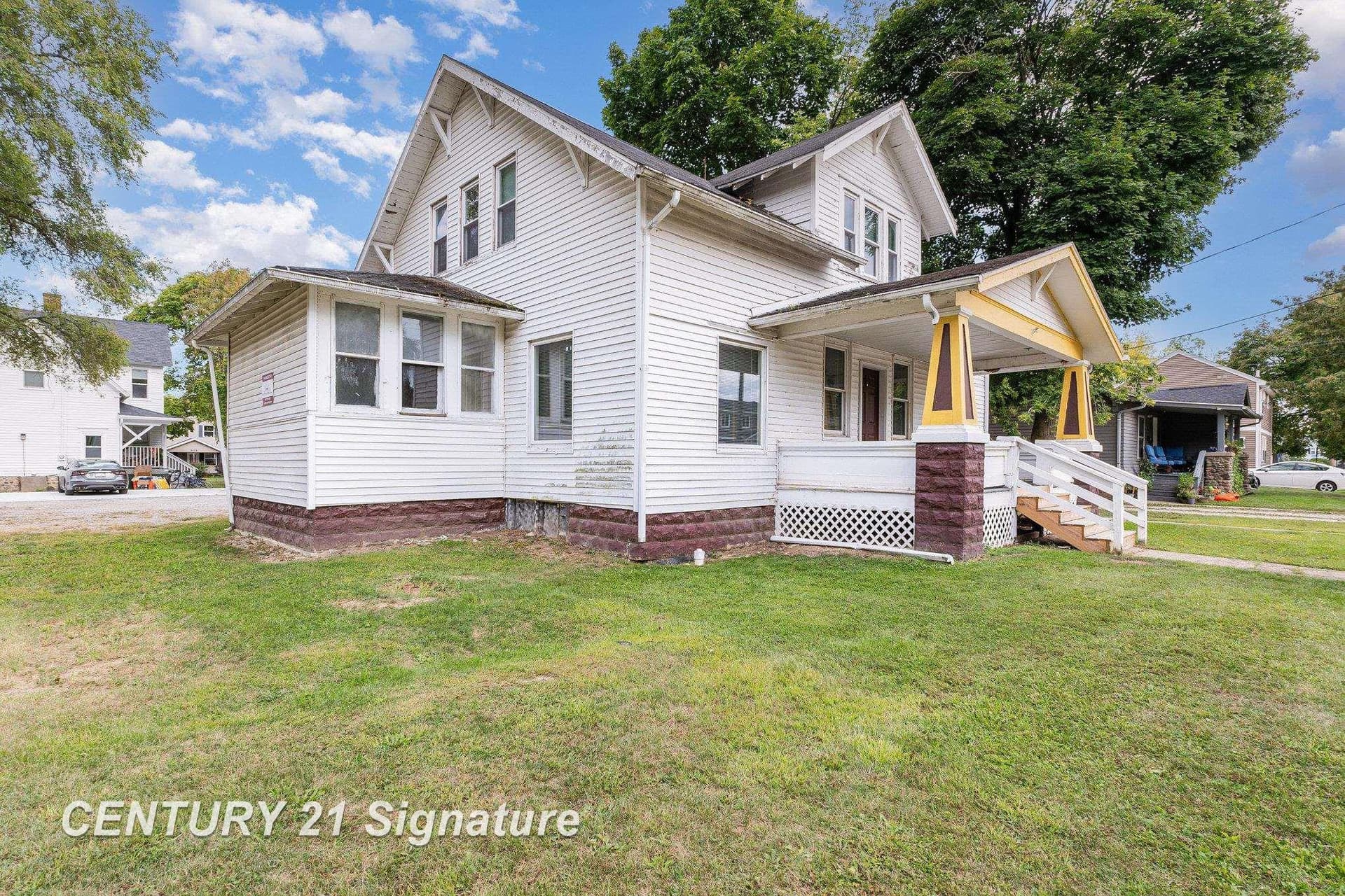805 S Douglas Street, 805 1/2 Douglas, Mount Pleasant, MI 48858