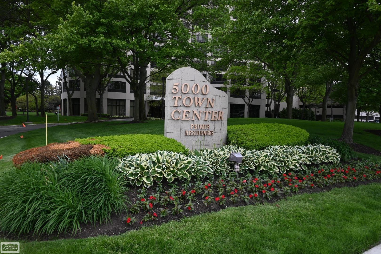 5000 Town Center, 801, Southfield, MI 48075