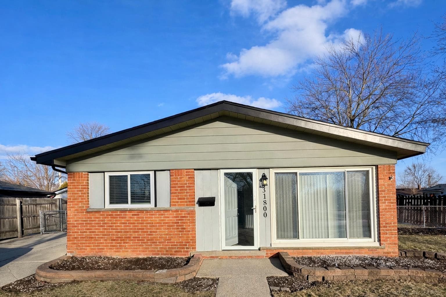 31800 Briar Lane, Saint Clair Shores, MI 48082