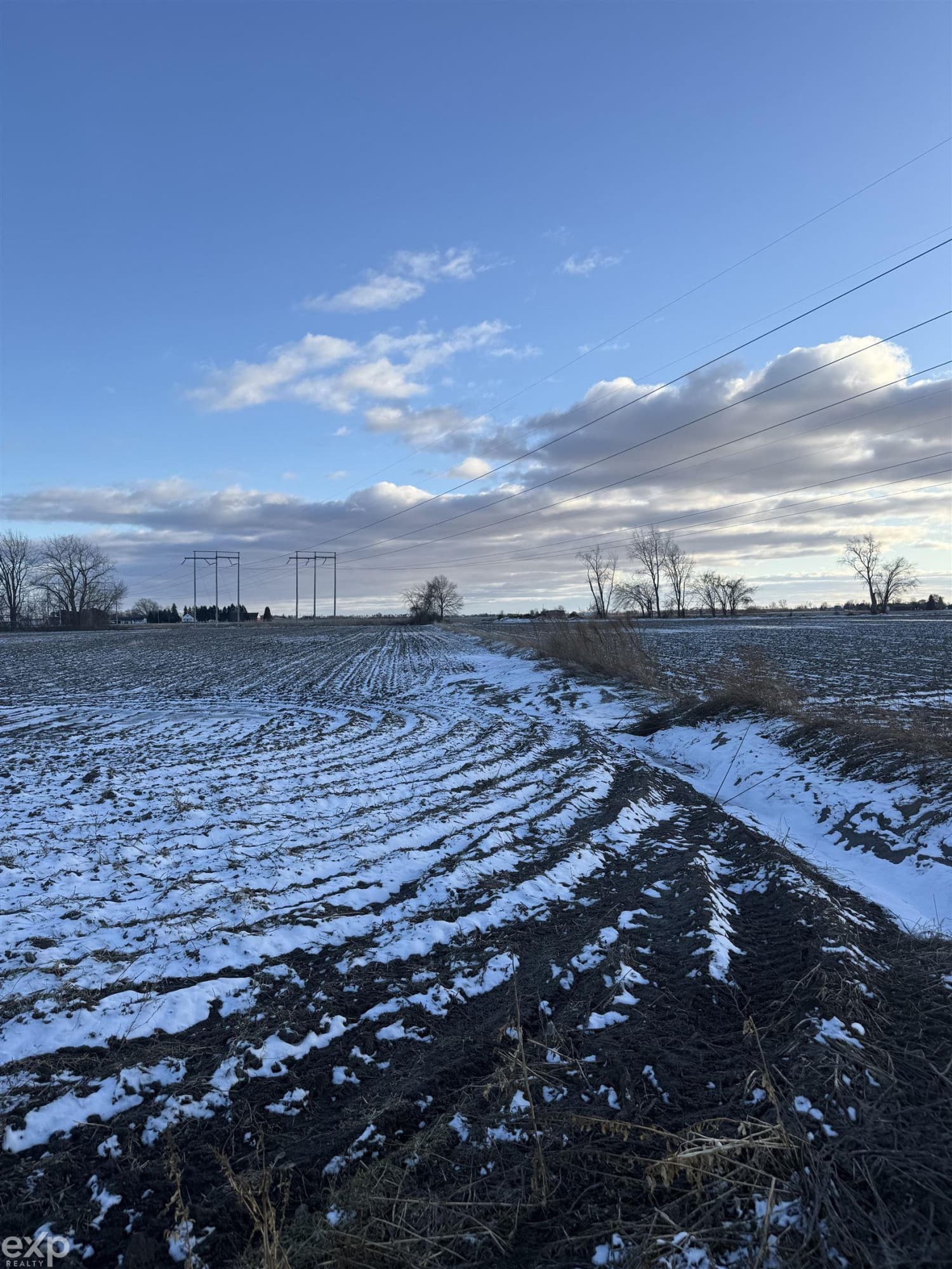 E Center Road, Bay City, MI 48732