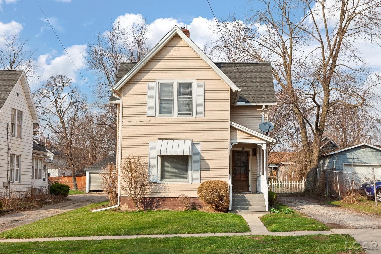 907 E Hunt Street, Adrian, MI 49221
