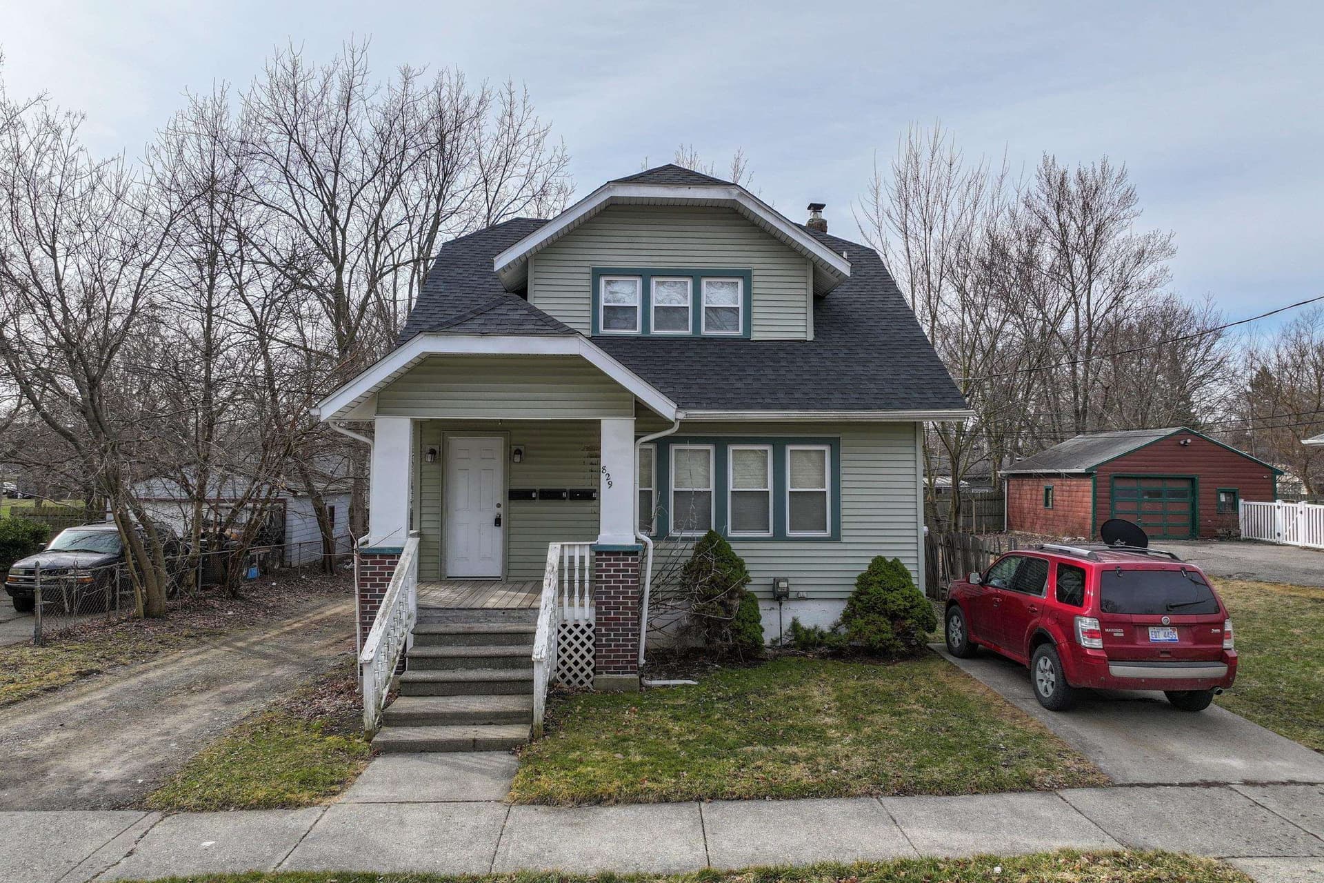 829 Clinton #3 Street, Flint, MI 48507