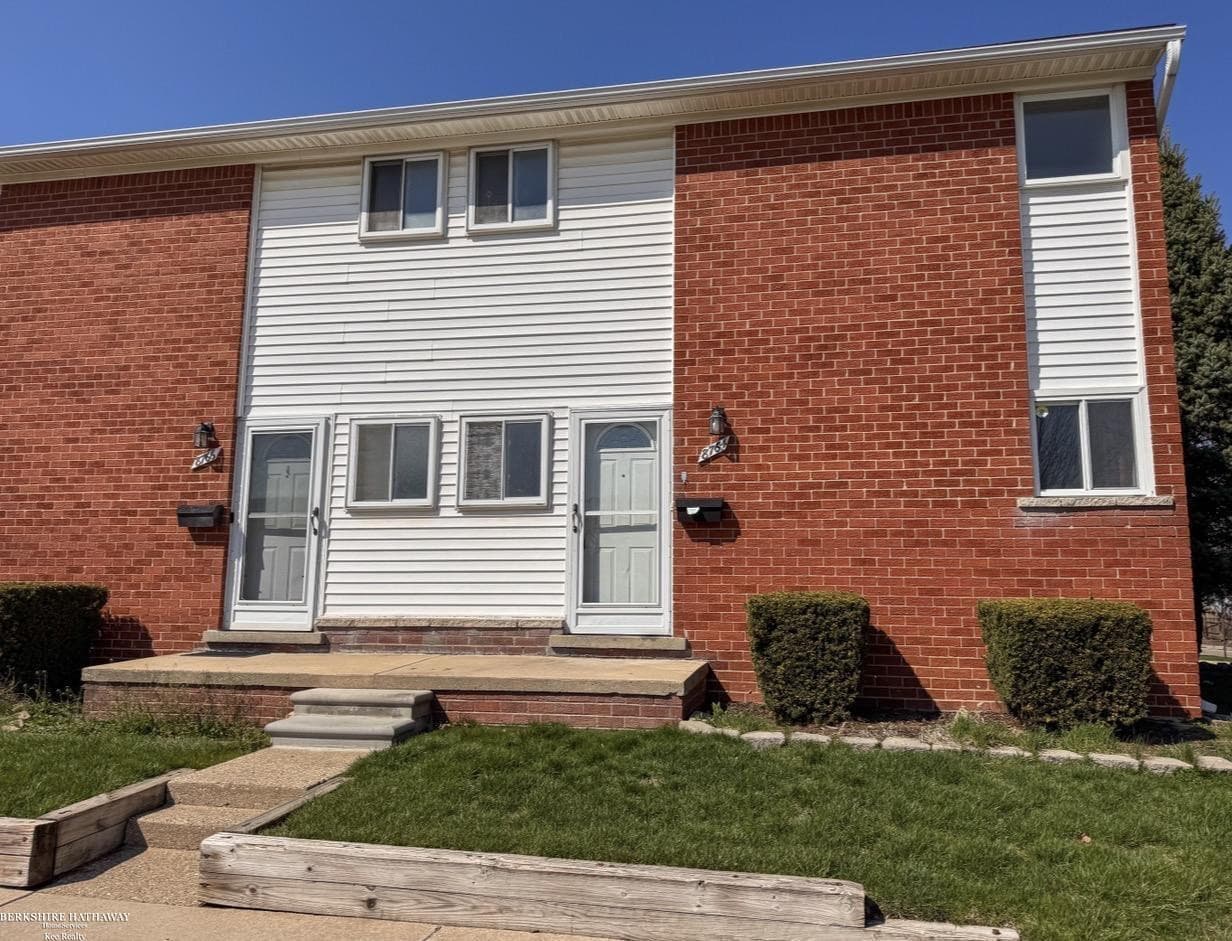 8764 Kaltz Avenue, Center Line, MI 48015