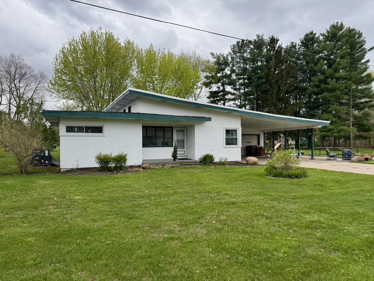 710 E Broad Street, Chesaning, MI 48616