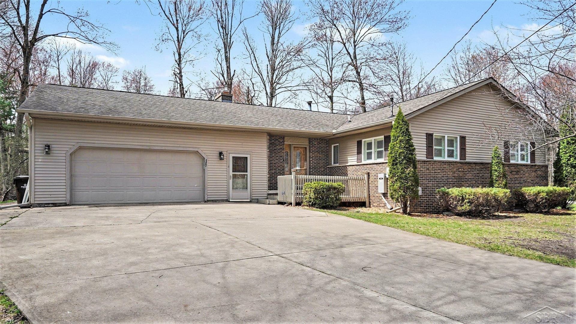 3323 Lakeside Drive, Sanford, MI 48657