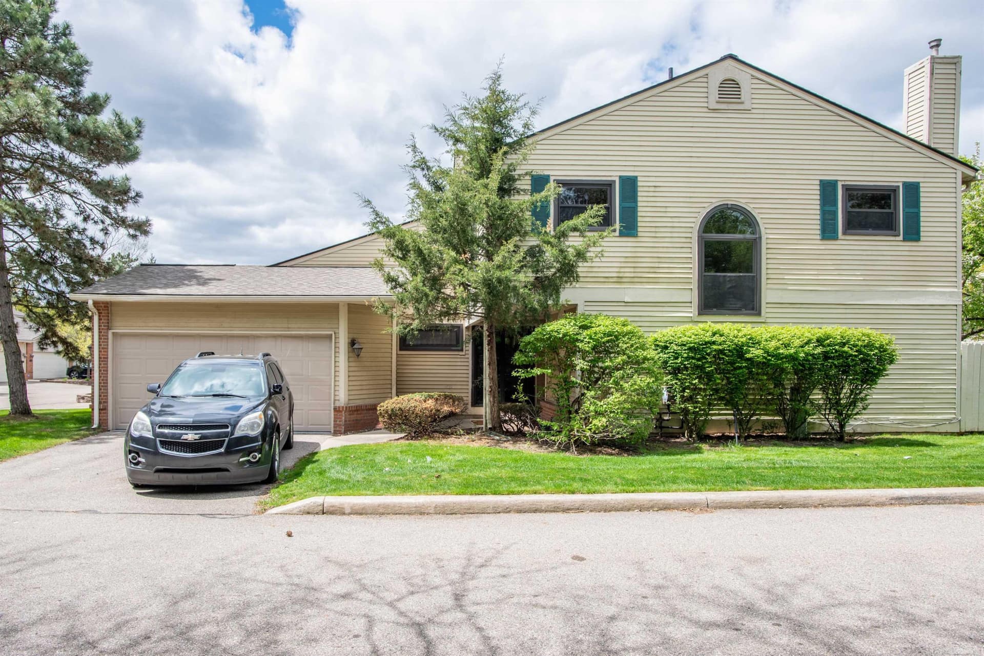 5679 Drake Hollow Drive, West Bloomfield, MI