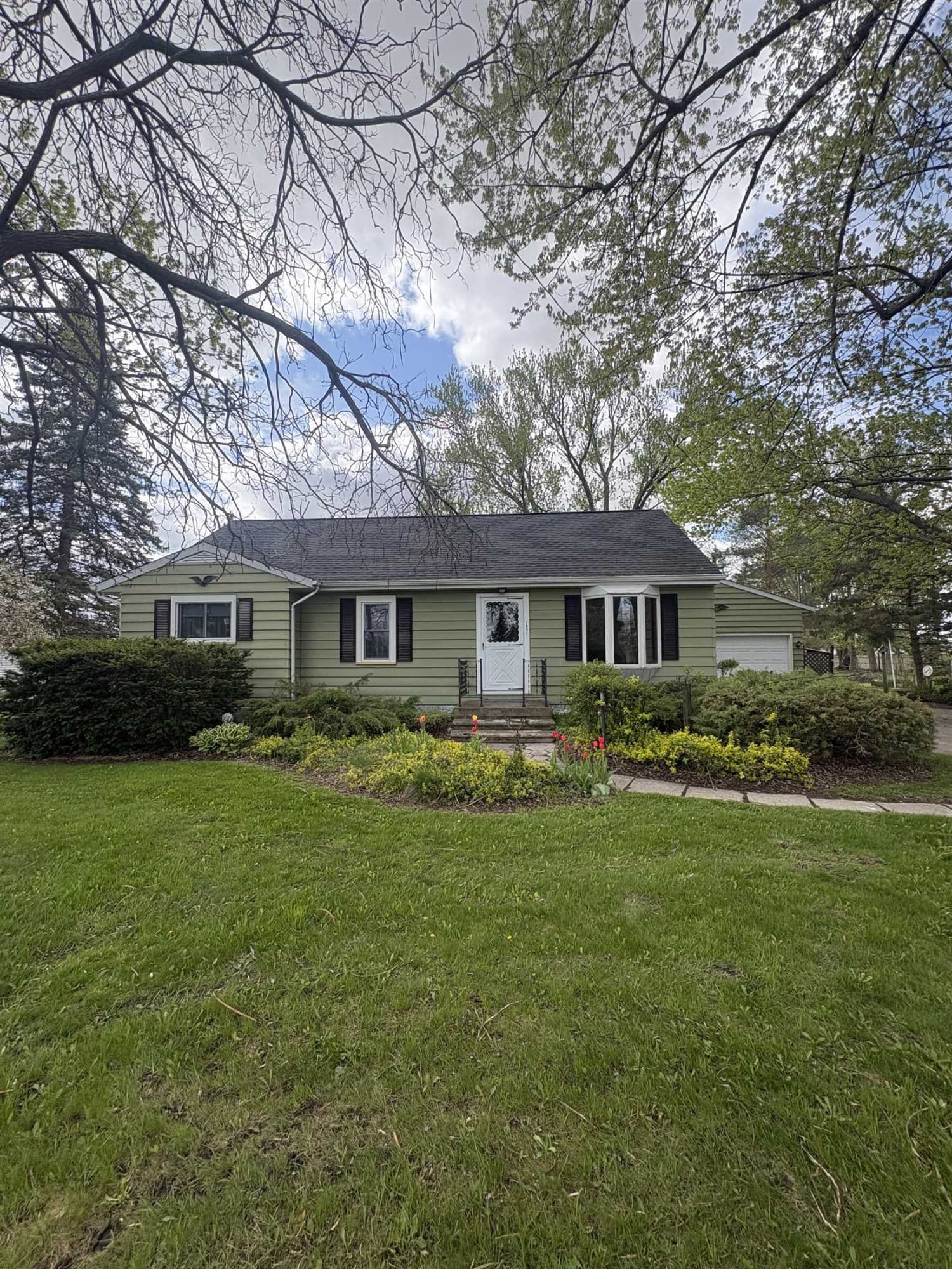 1891 W Moore Road, Bridgeport, MI 48601