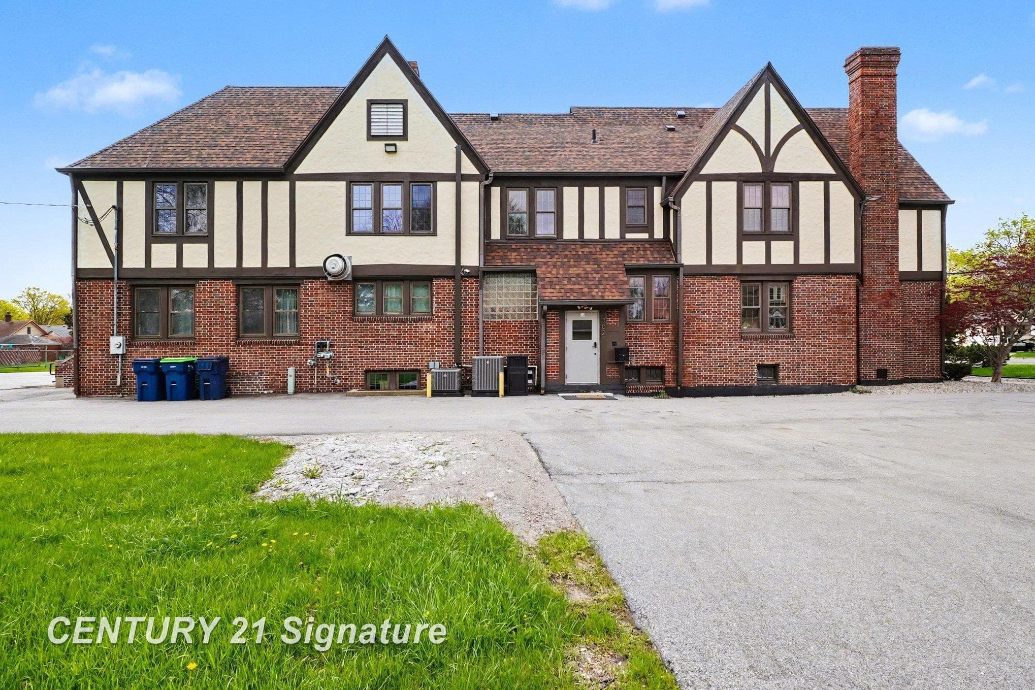 302 Tuscola Road, Bay City, MI 48708