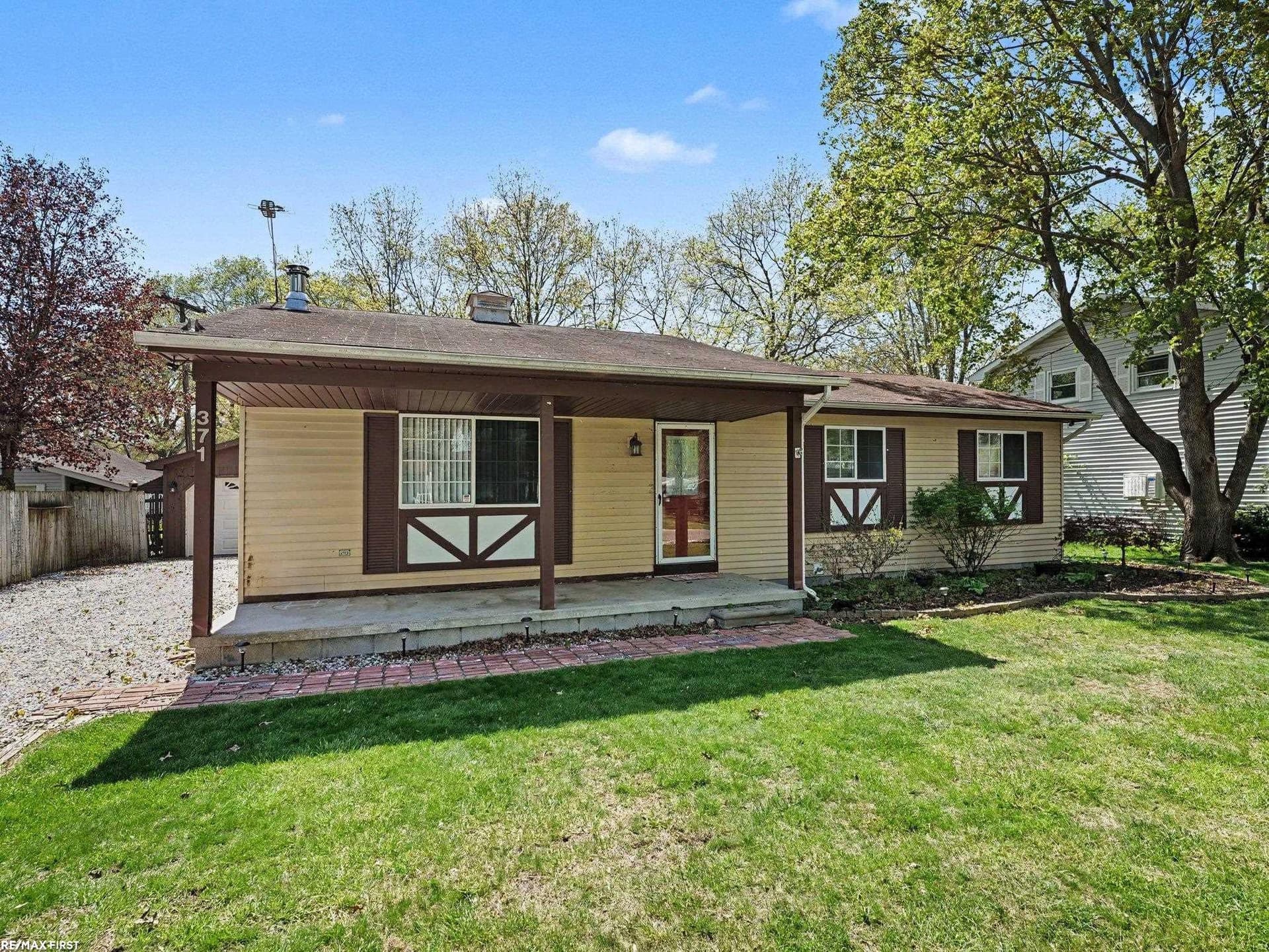 371 Colonial Lane, Algonac, MI 48001