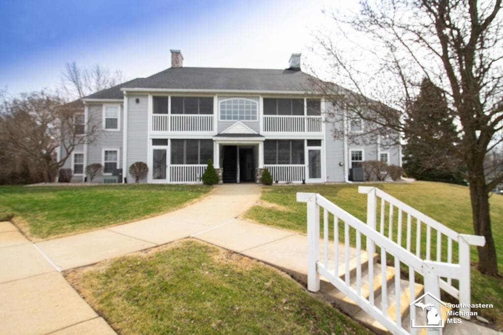 795 W Barrington Circle, Jackson, MI 49203