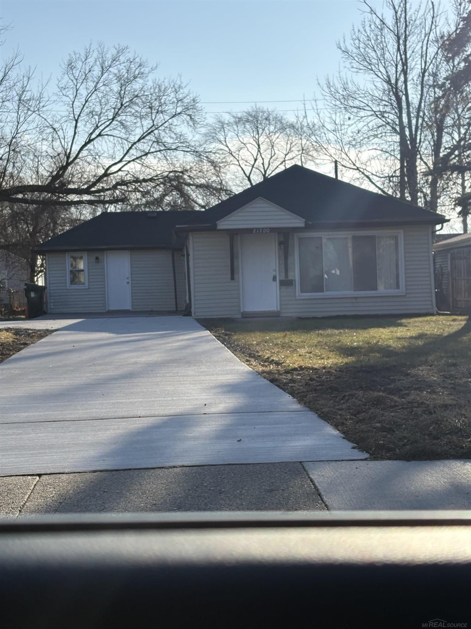 21700 Elizabeth Street, Saint Clair Shores, MI 48080