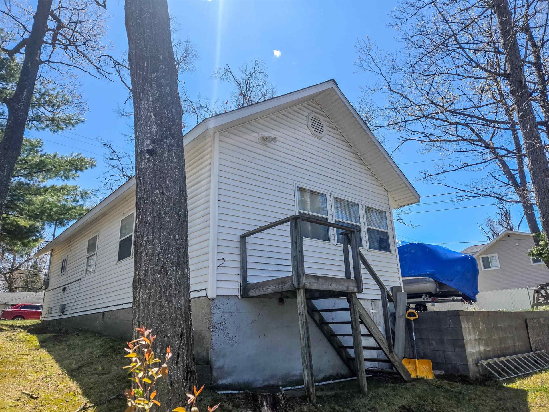 121 E Houghton Lake Drive, Prudenville, MI 48651