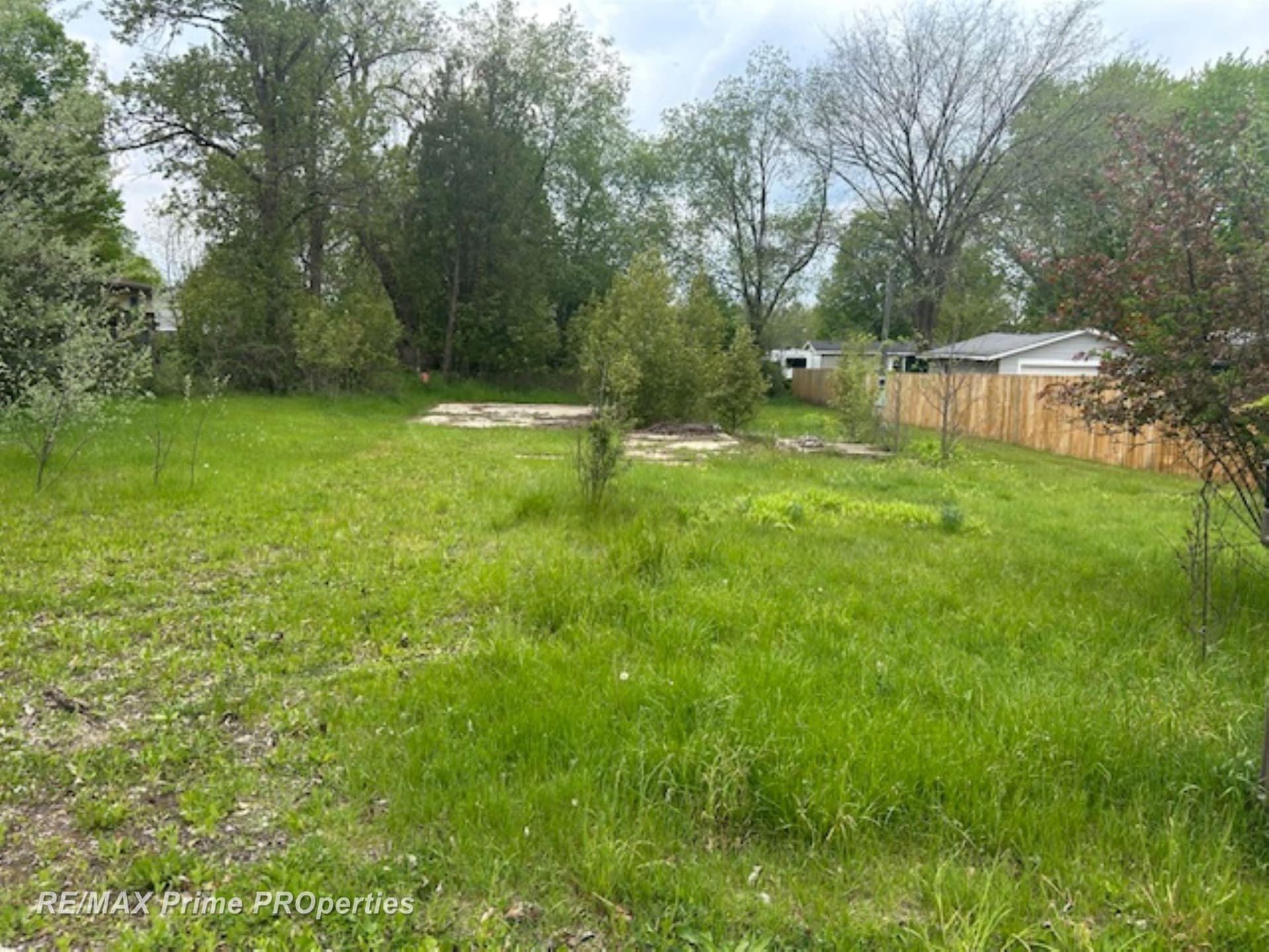 418 Locust Street, Howard City, MI 49329