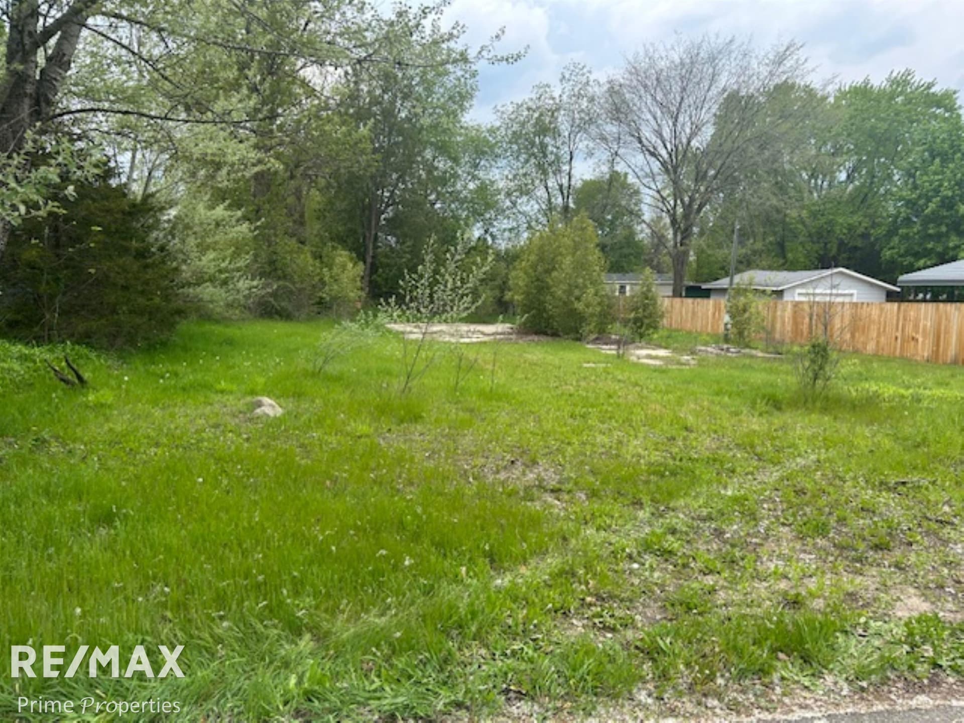 418 Locust Street, Howard City, MI 49329