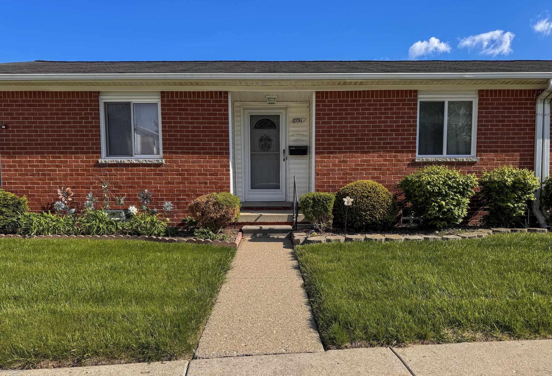 8751 Sterling Street, Center Line, MI 48015