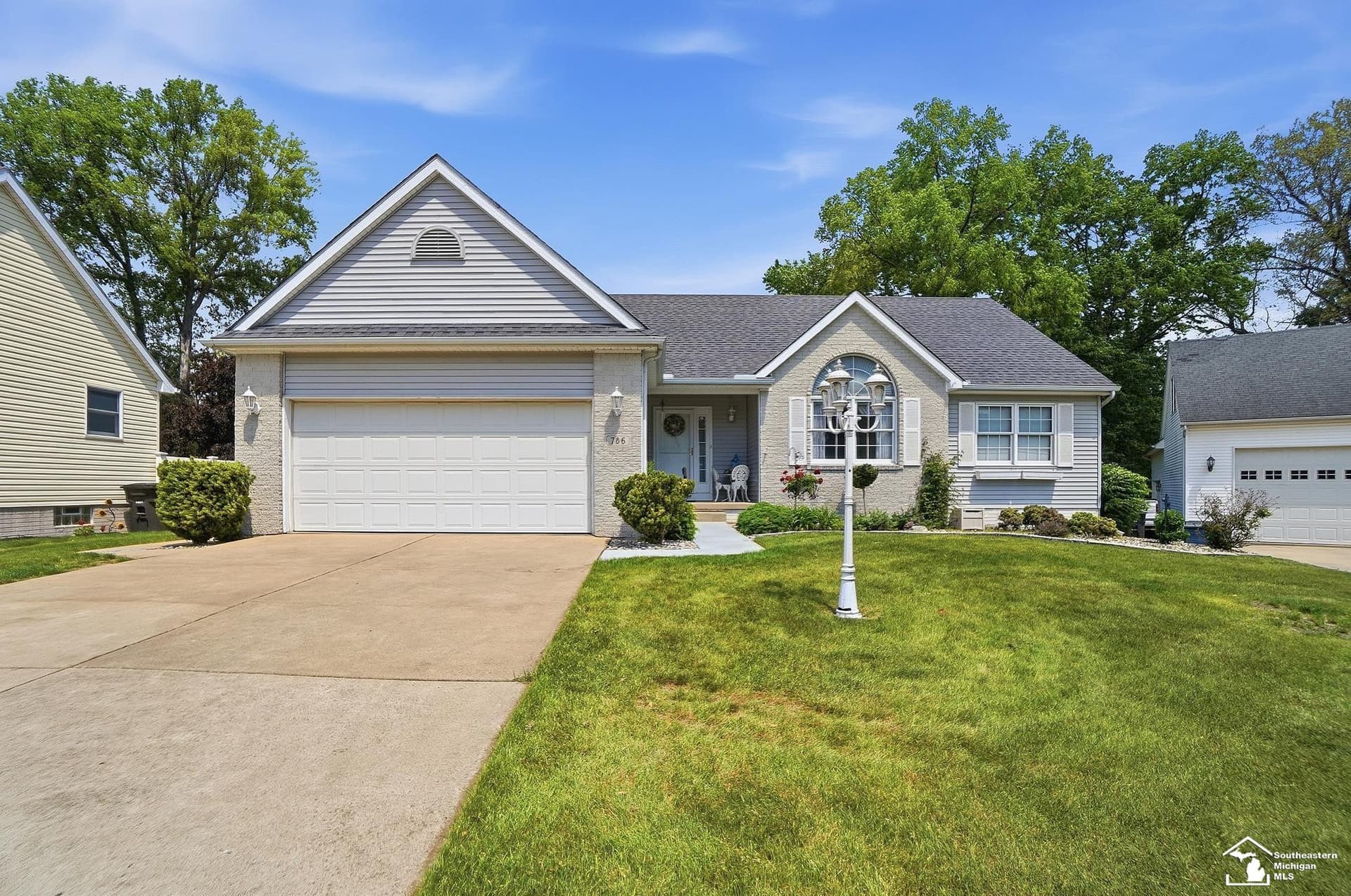 786 Santa Fe Court, Temperance, MI 48182