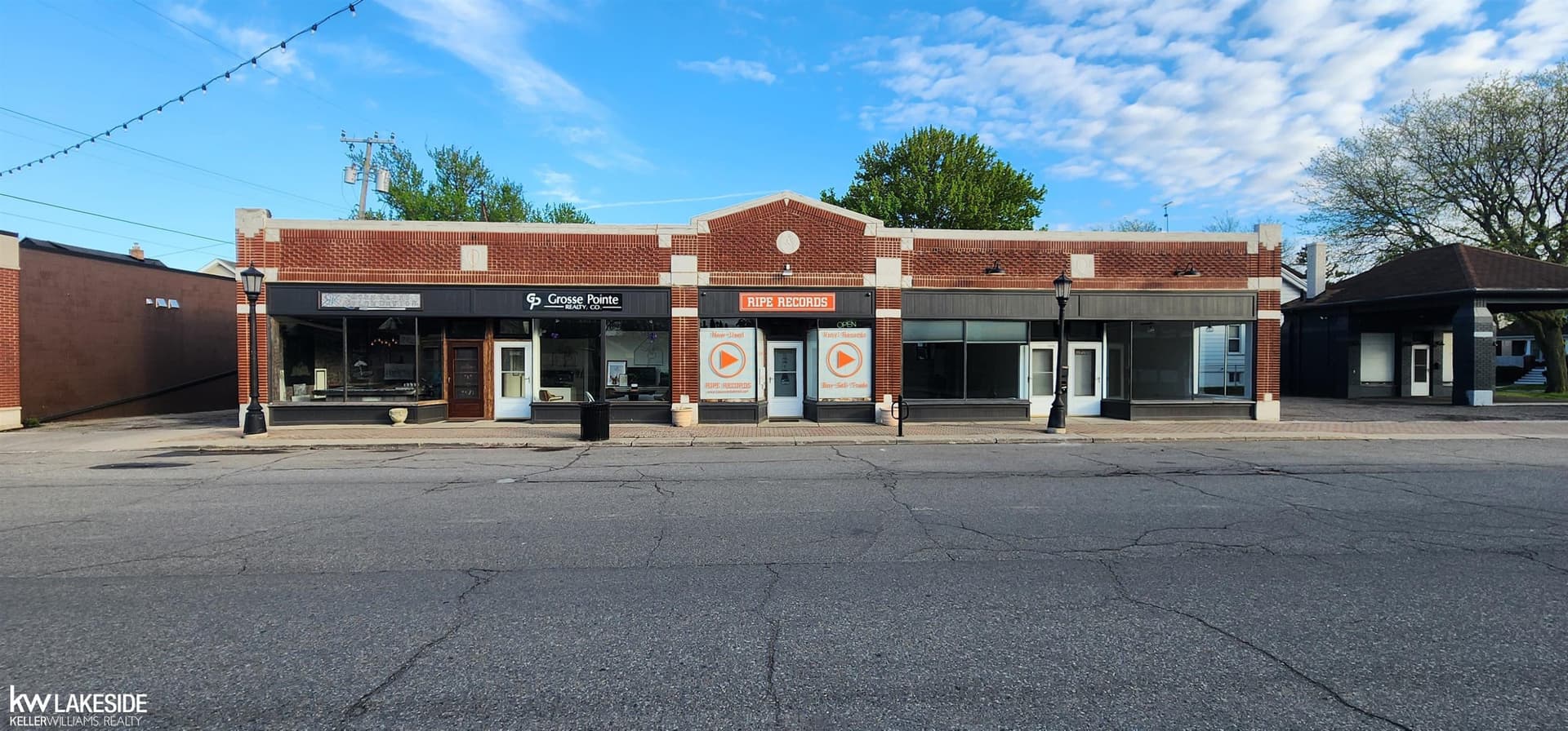 15208 Charlevoix Street, Grosse Pointe Park, MI 48230