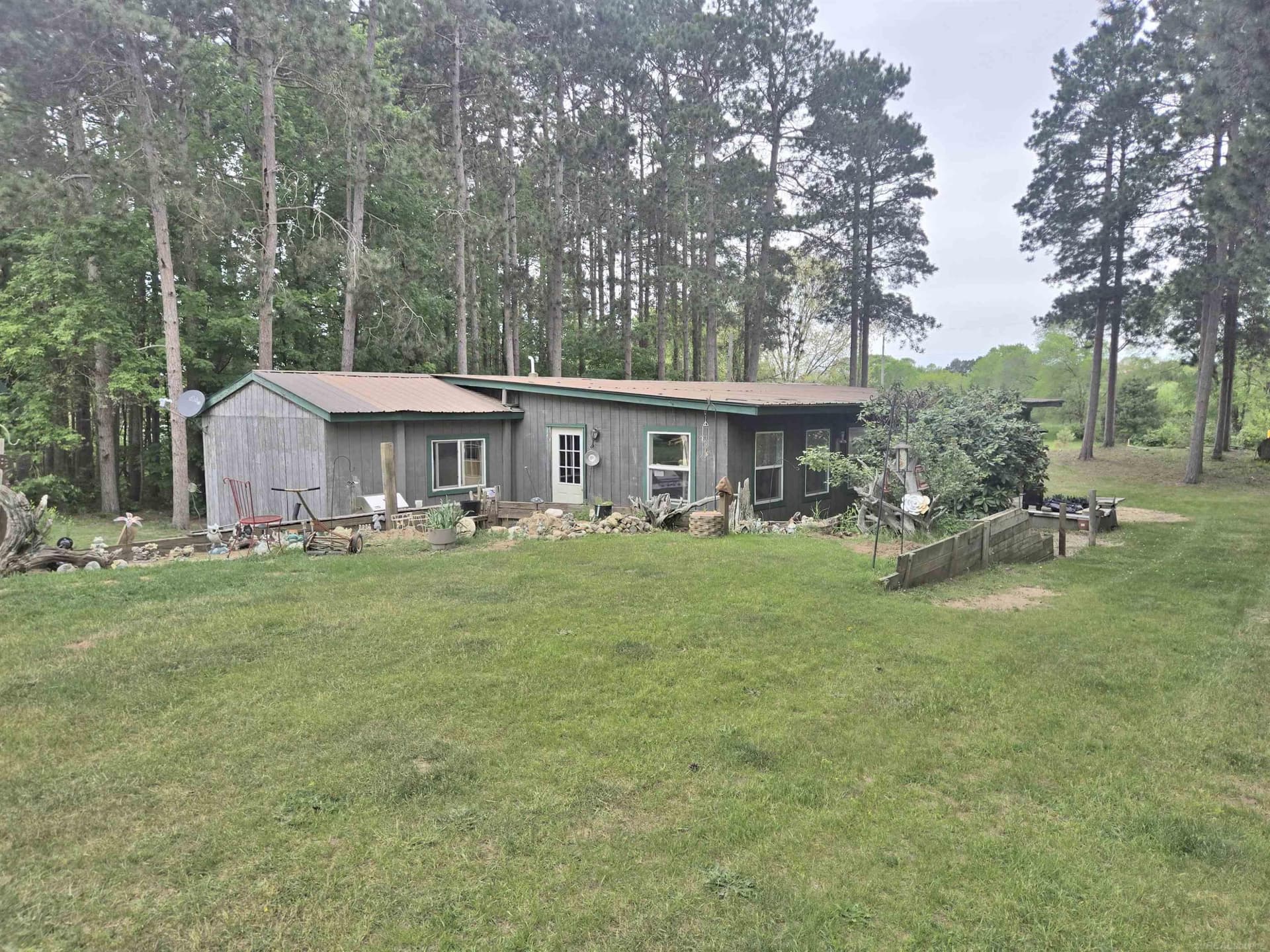 1915 W Garfild Road, New Era, MI 49446
