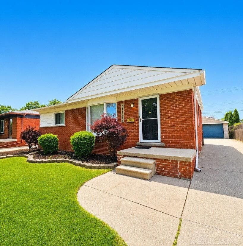 21724 Arrowhead Street, Saint Clair Shores, MI 48082