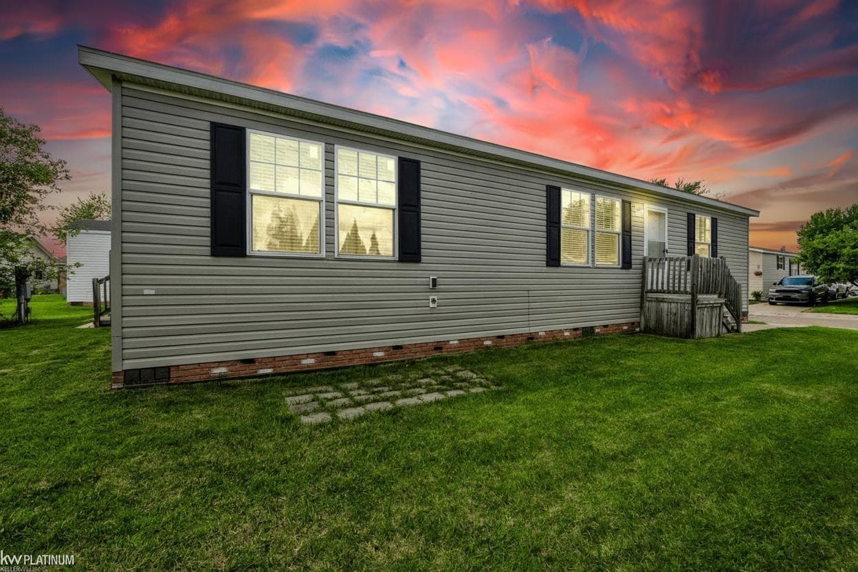 17128 Scarborough Drive, Macomb, MI 48044