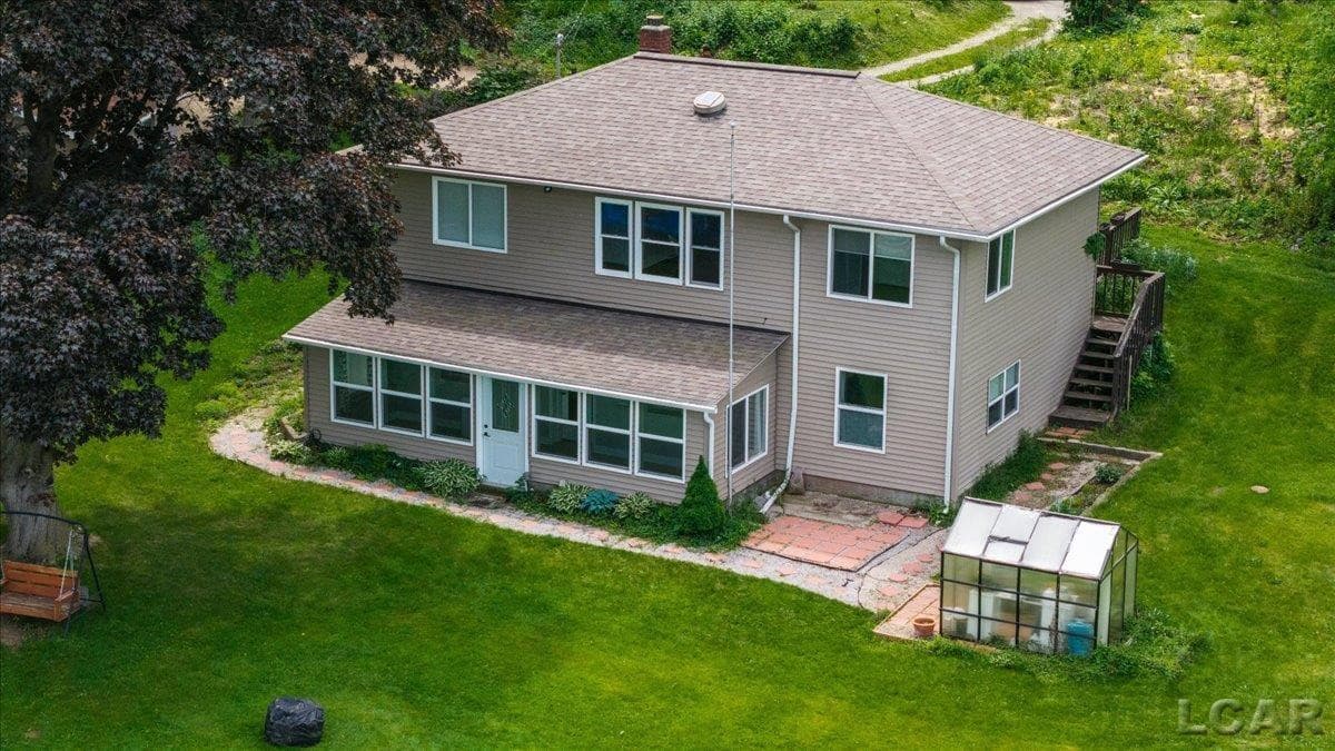 1400 Lakeview Drive, Tipton, MI 49287