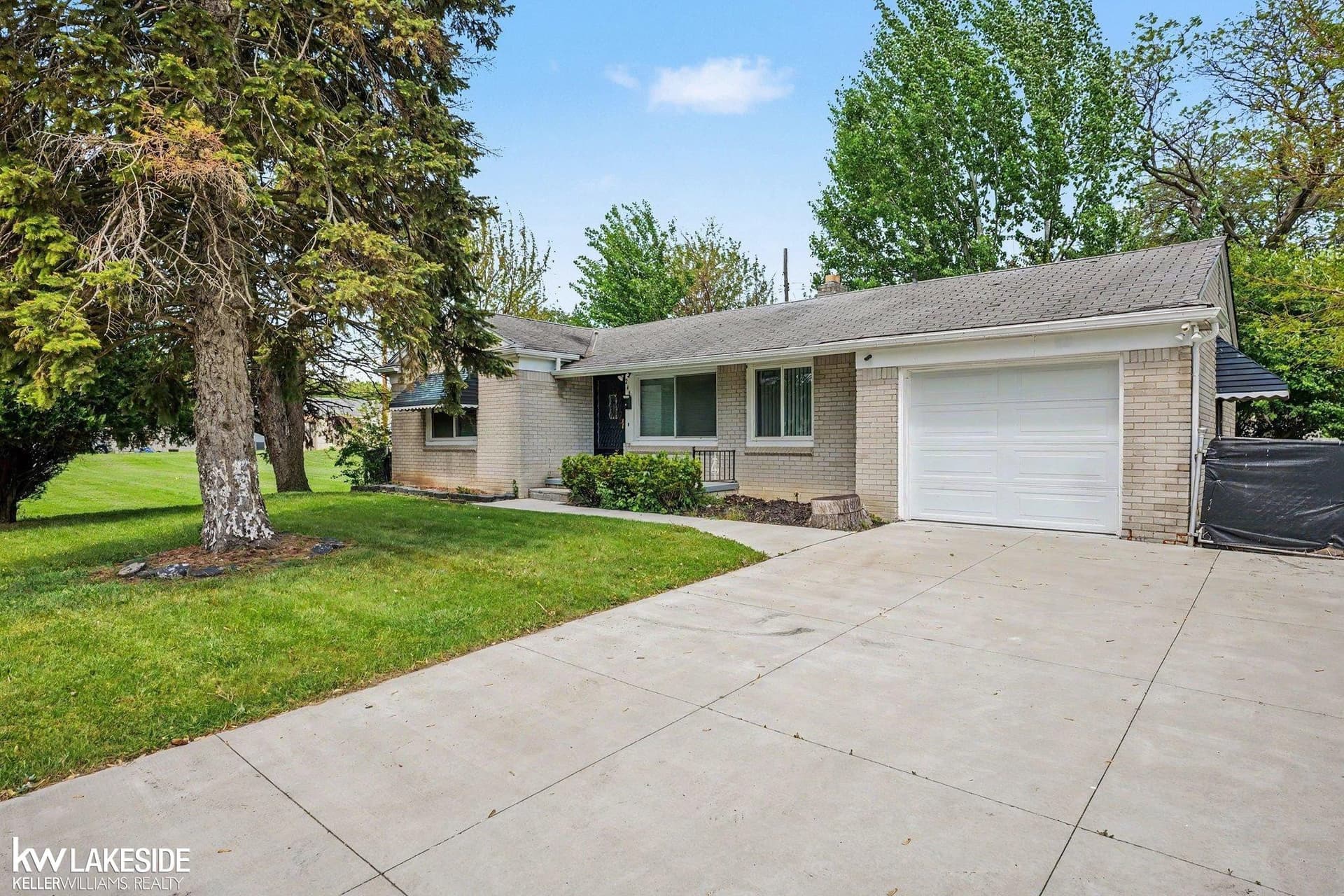 245 N Broadway Street, Mount Clemens, MI 48043