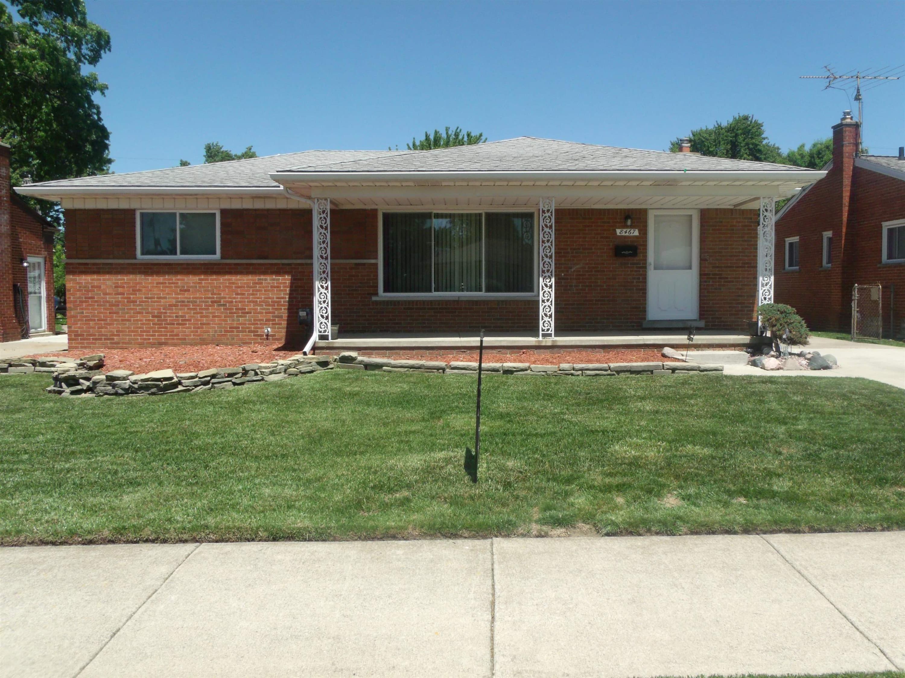 8467 Darlene Street, Warren, MI 48093