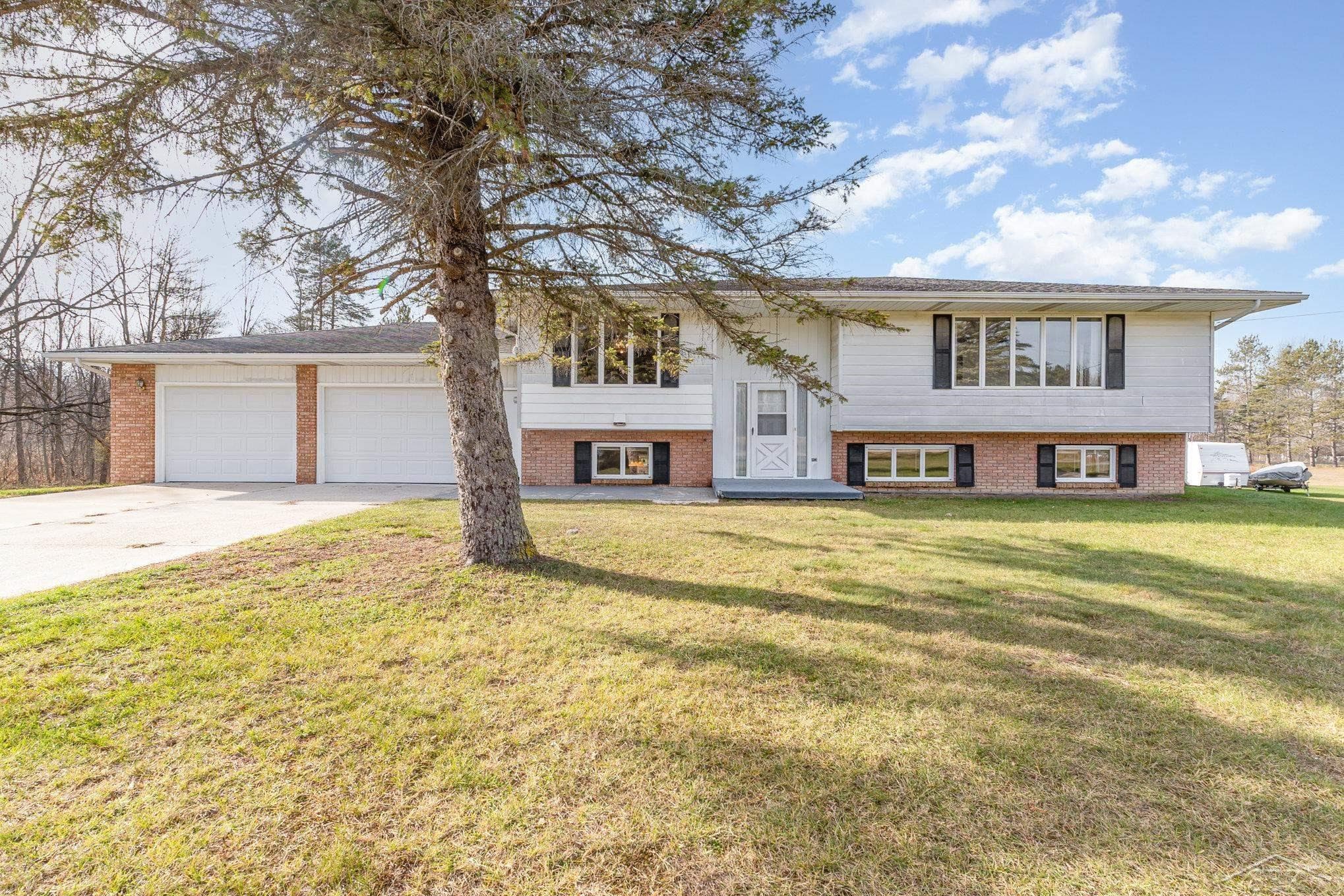 3532 S Ten Mile Road, Breckenridge, MI 48615