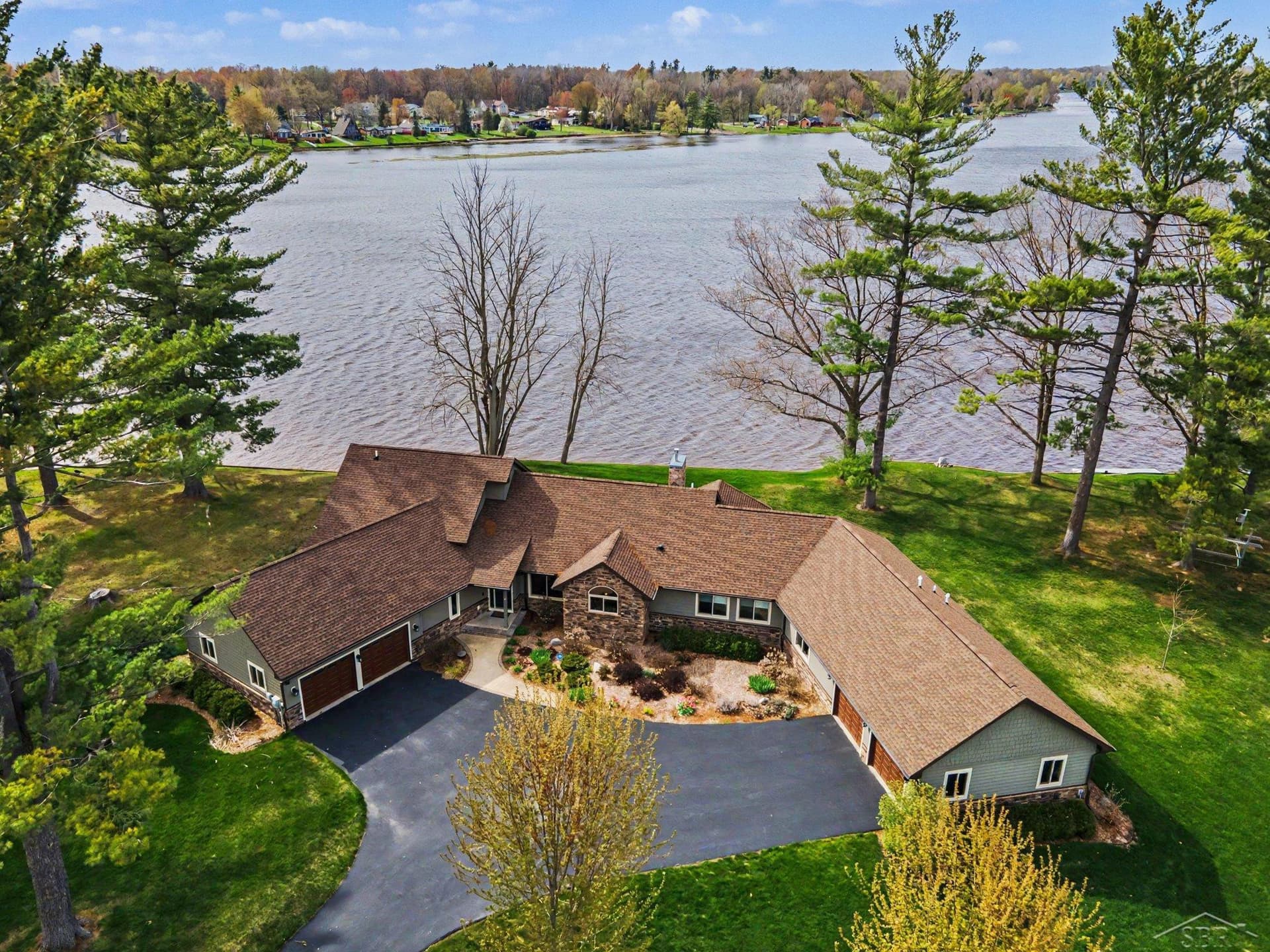 4589 N Island Drive, Sanford, MI 48657