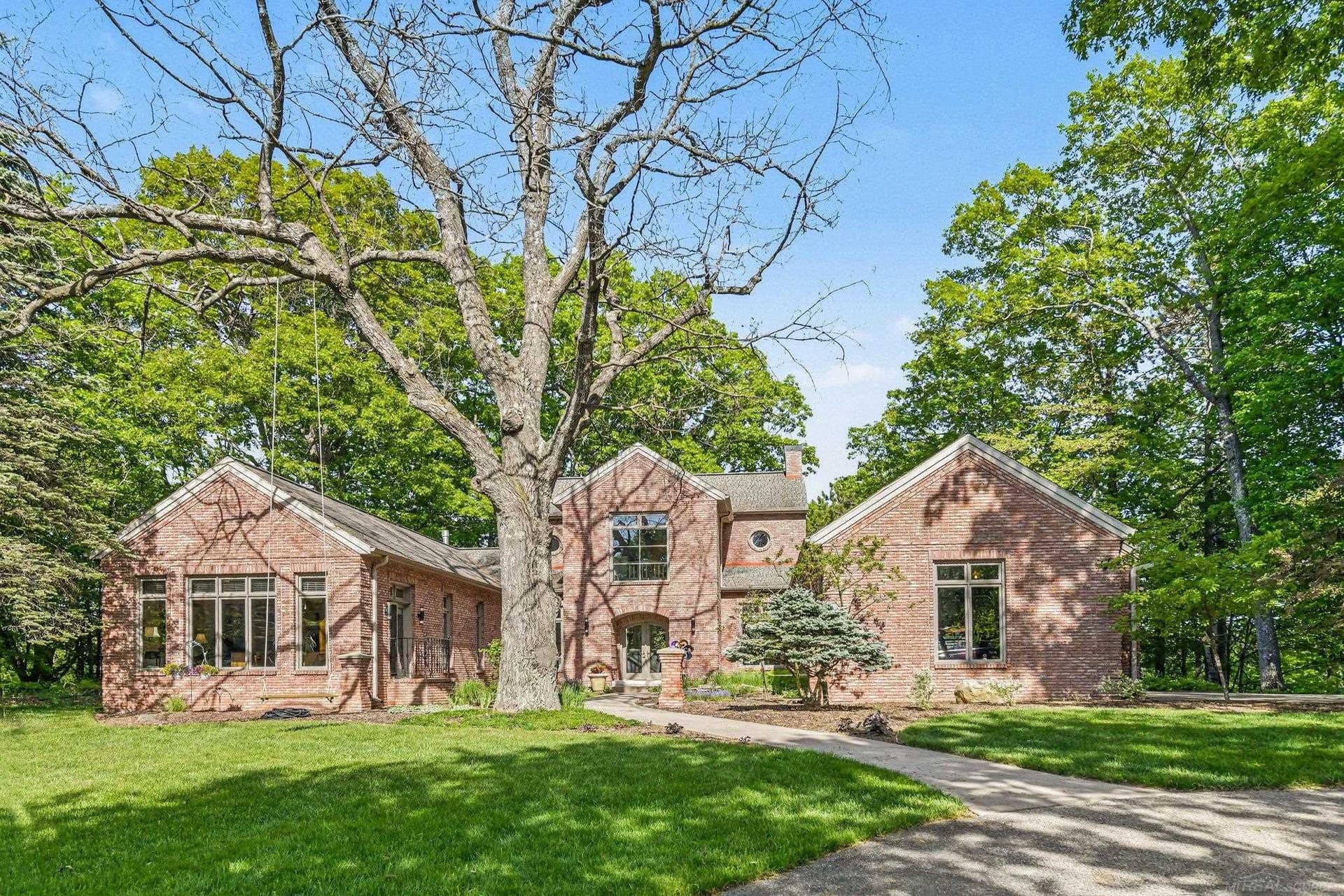 N3870 N Grand Oak Drive, Iron Mountain, MI 49801