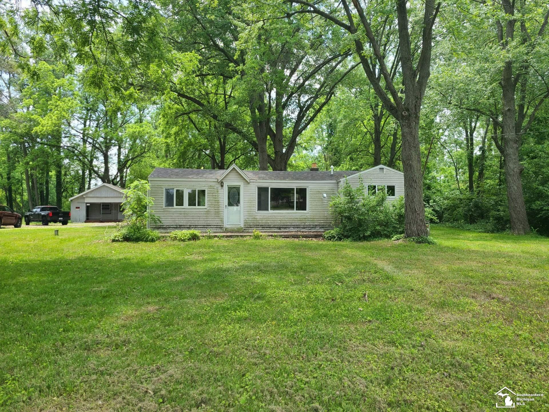 2807 W Smith Road, Lambertville, MI 48144