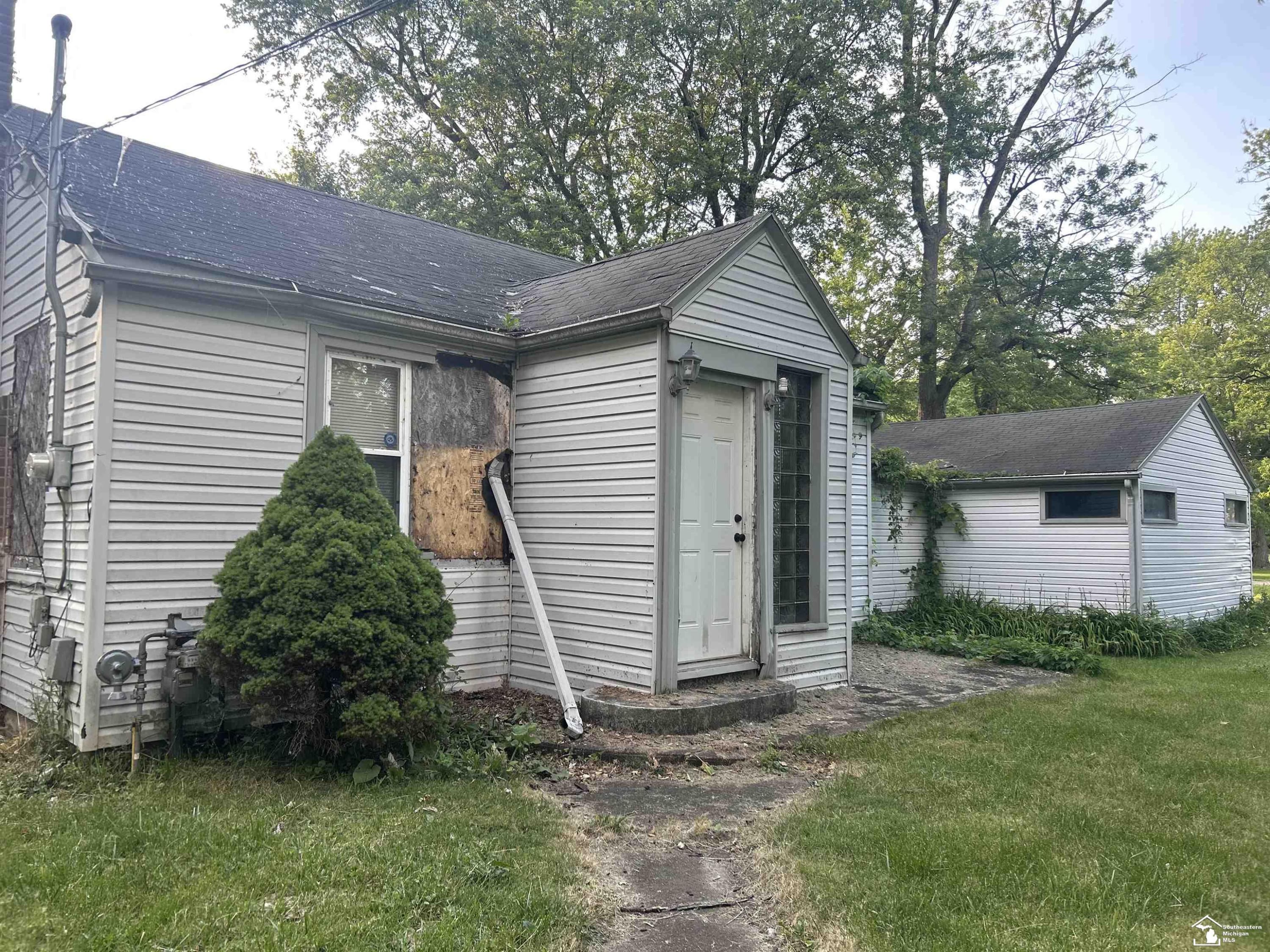 7467 S Telegraph Road, Temperance, MI 48182