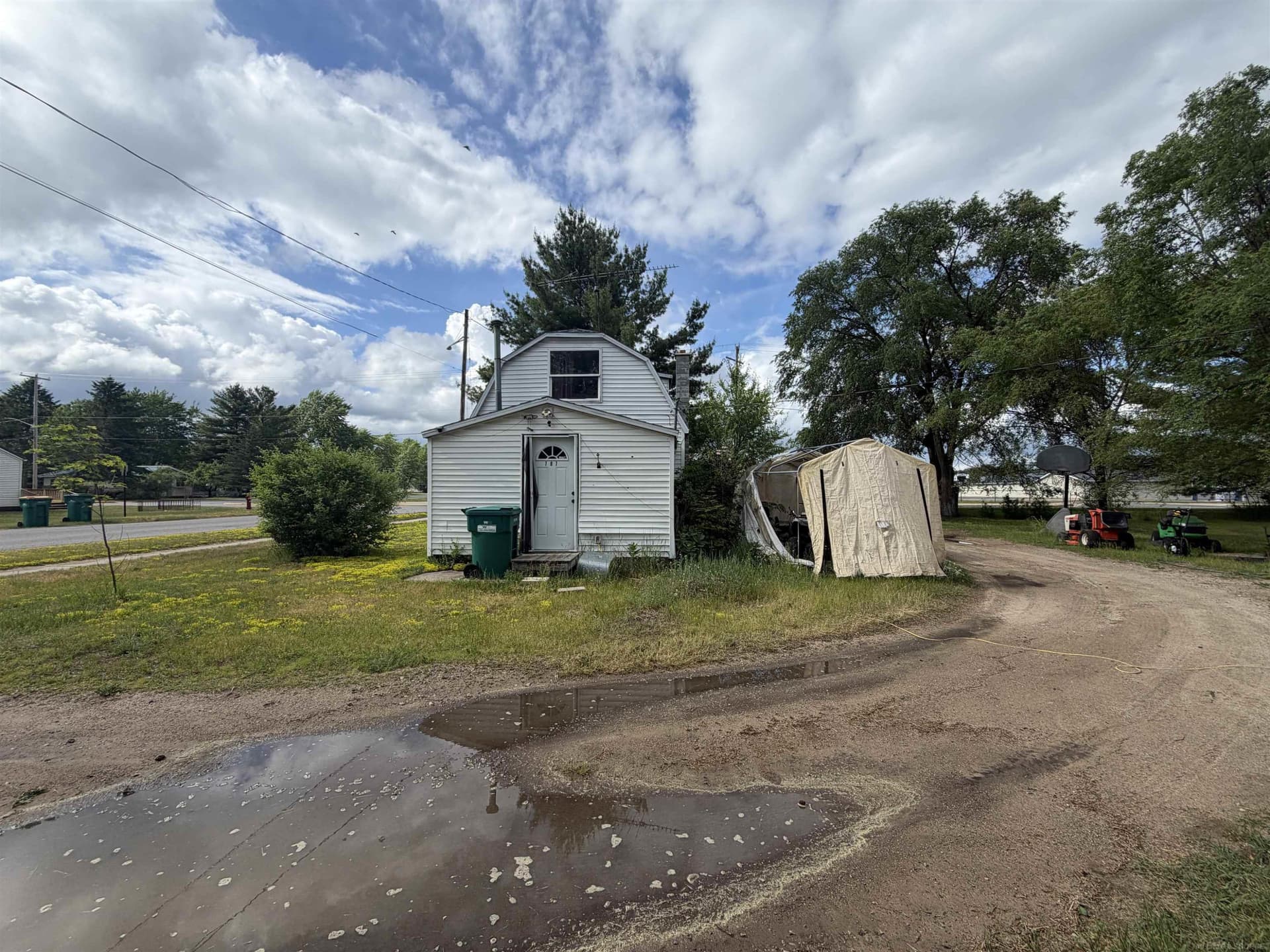 707 W 1ST Street, Gladwin, MI 48624