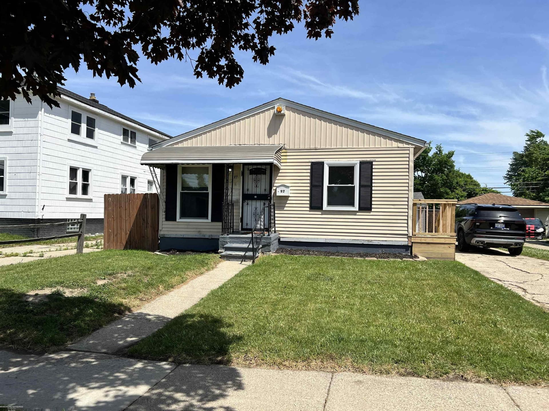 97 Beyne Street, Mount Clemens, MI 48043