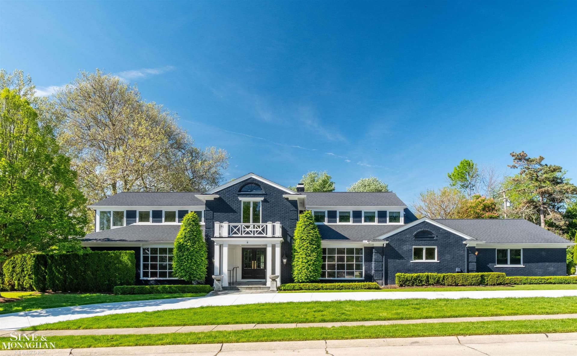 89 Lake Shore Road, Grosse Pointe Farms, MI 48236