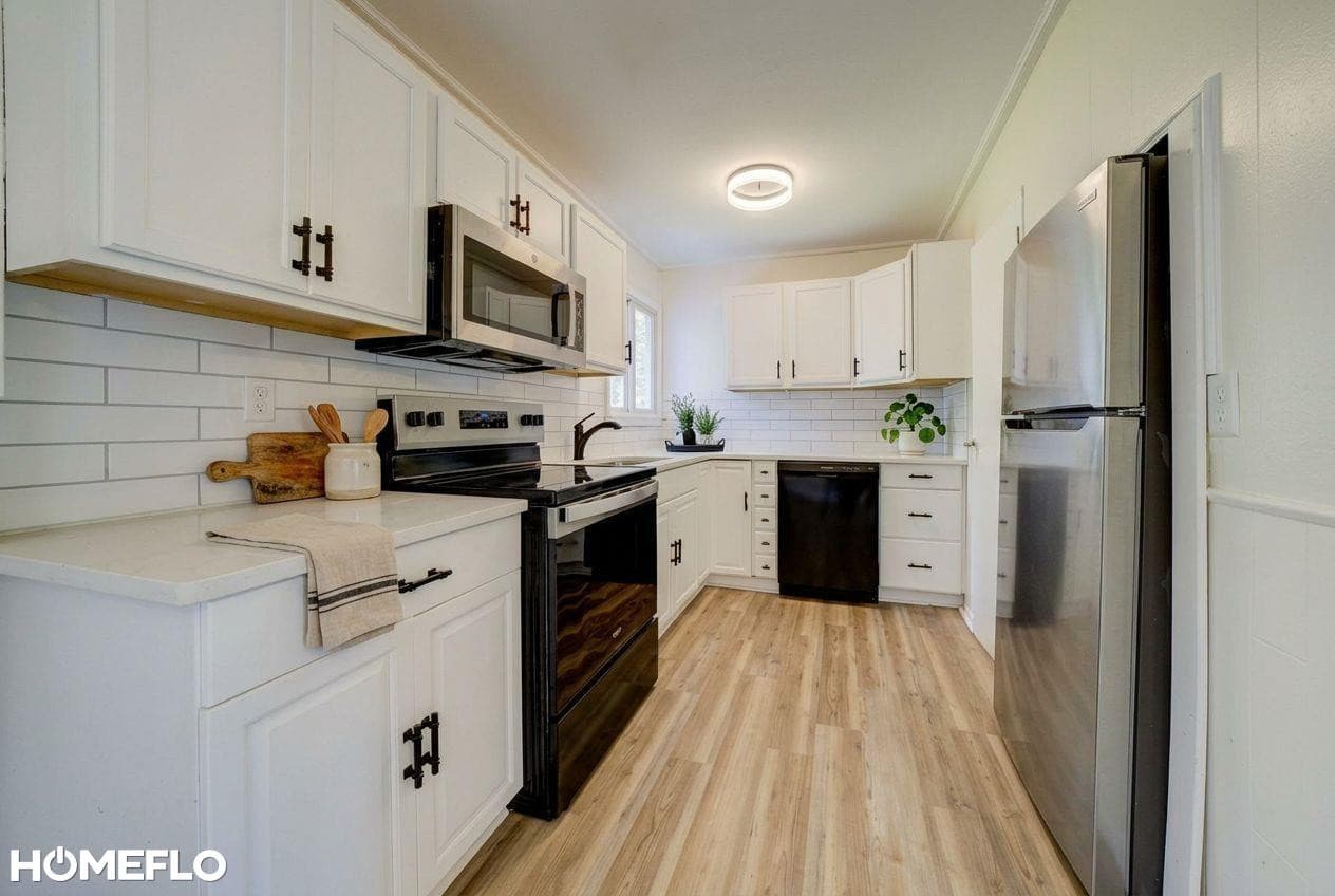 6072 Center Road, Traverse City, MI 49686